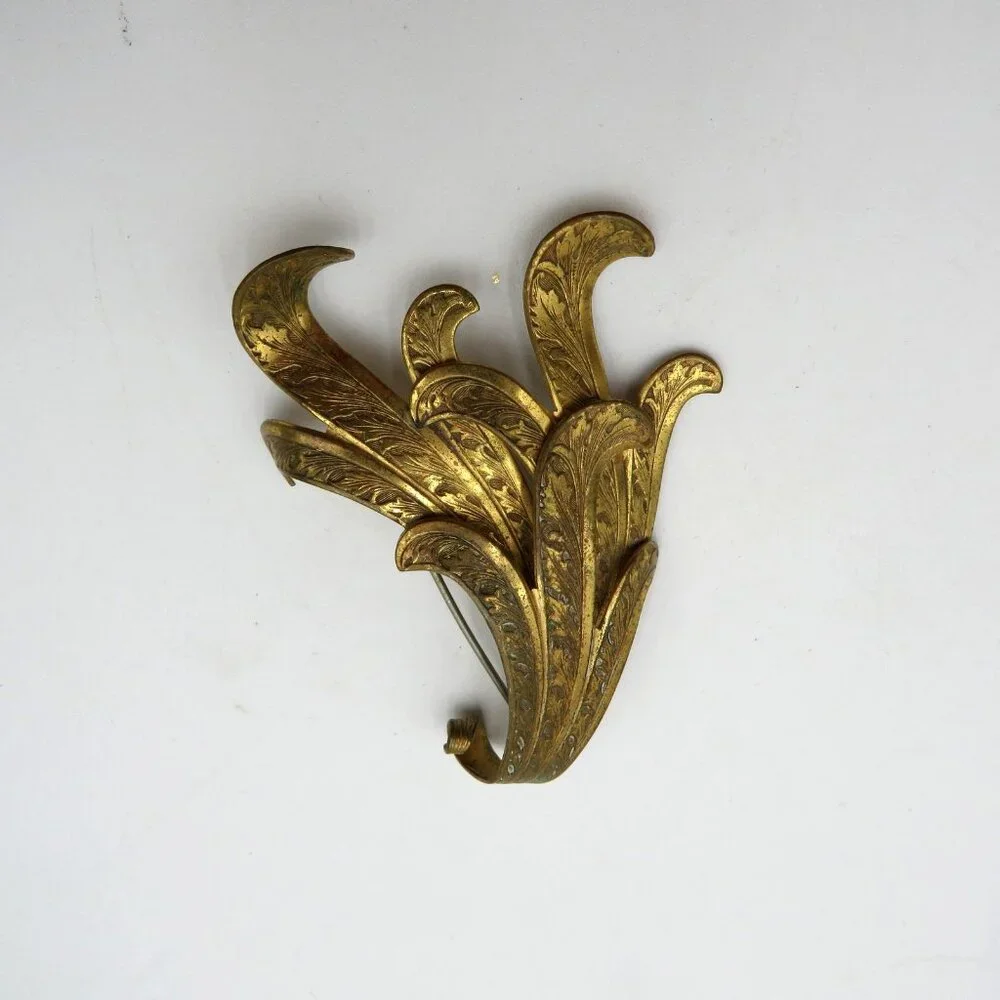 Vintage Gold Tone Engraved Acanthus Scroll 3